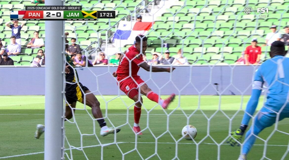 Panama's Ismael Diaz scores a HAT TRICK vs. Jamaica in the first half | Concacaf Gold Cup 2 670v716cyc3j6ttd