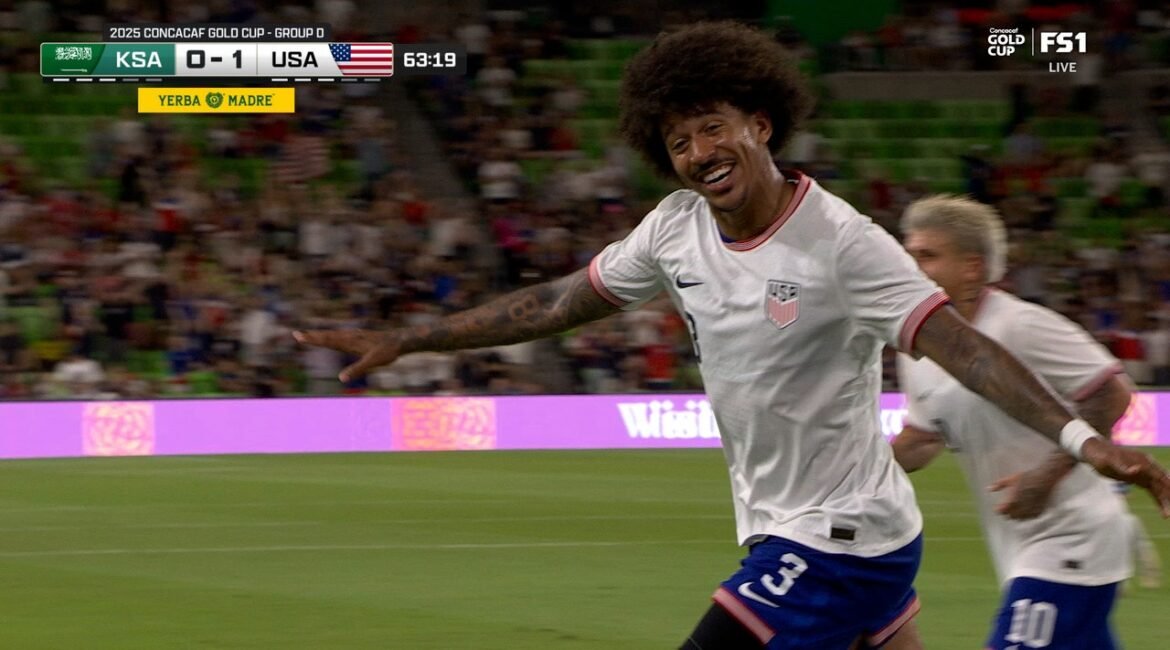 Chris Richards scores off a set piece, giving United States a 1-0 lead over Saudi Arabia 2 chntdu26pvczrcqo