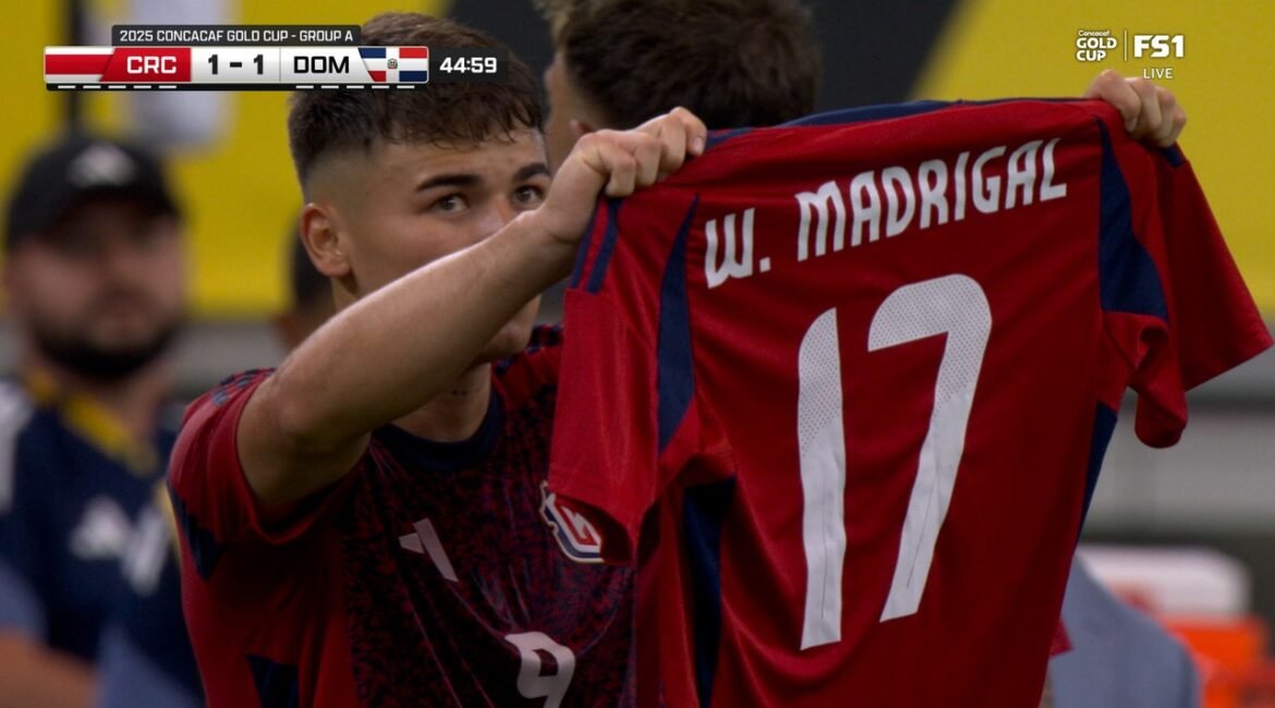 Manfred Ugalde converts PK, giving Costa Rica equalizer against Dominican Republic 2 dm1tcfs0b18ay4c2