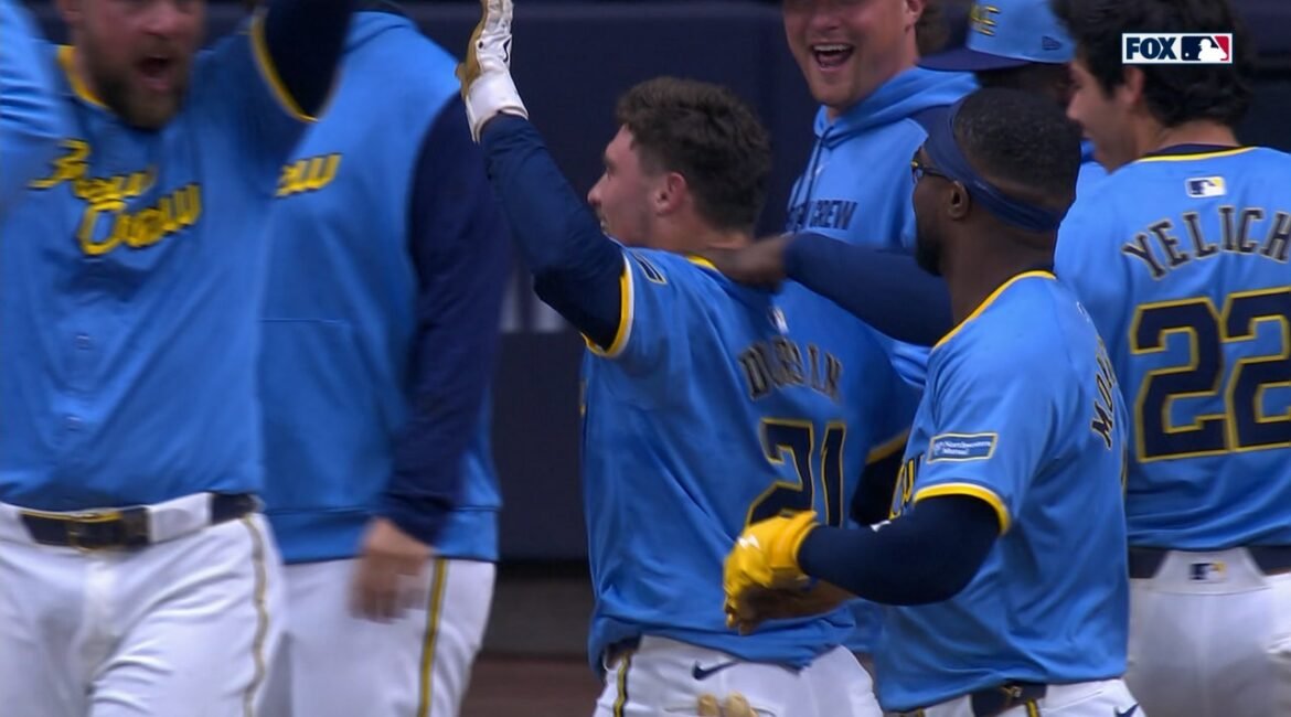 Brewers' Caleb Durbin blasts a walk-off home run vs. Padres 2 j5al6sib4sfdeulh