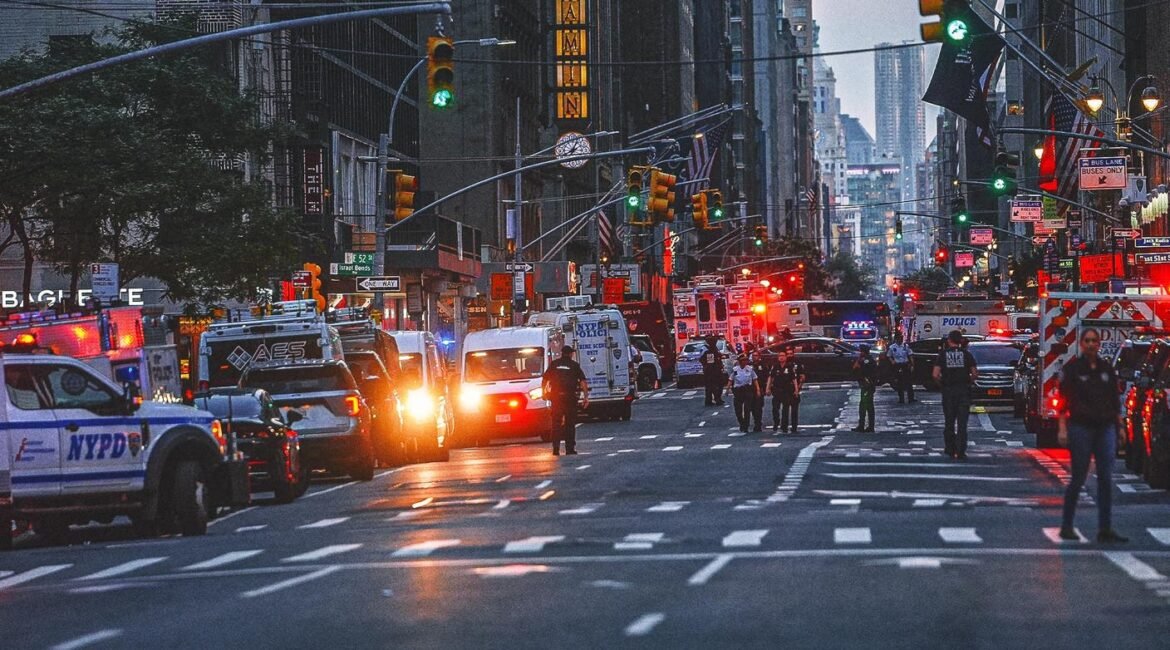 At Least 2 People Shot at NYC Office Building Housing NFL, Financial Firms 2 345 park ave