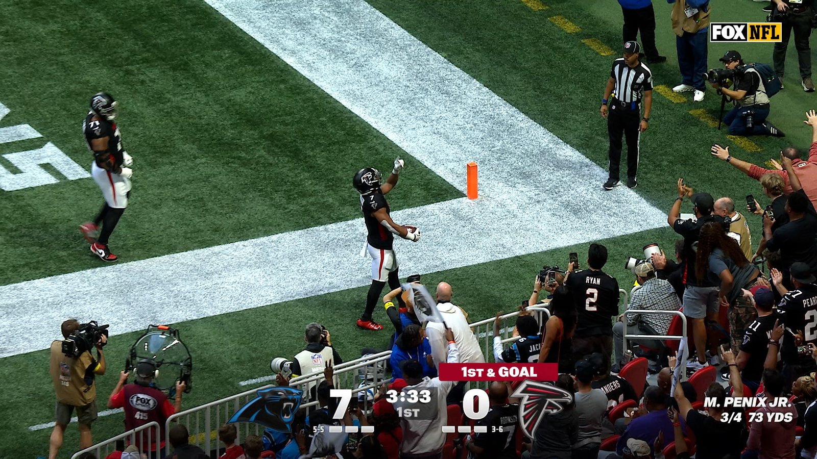 Bijan Robinson breaks two tackles for a 4 yard rushing TD