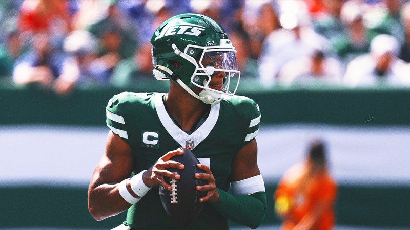 Jets Making a Change at QB Reportedly Benching Justin Fields