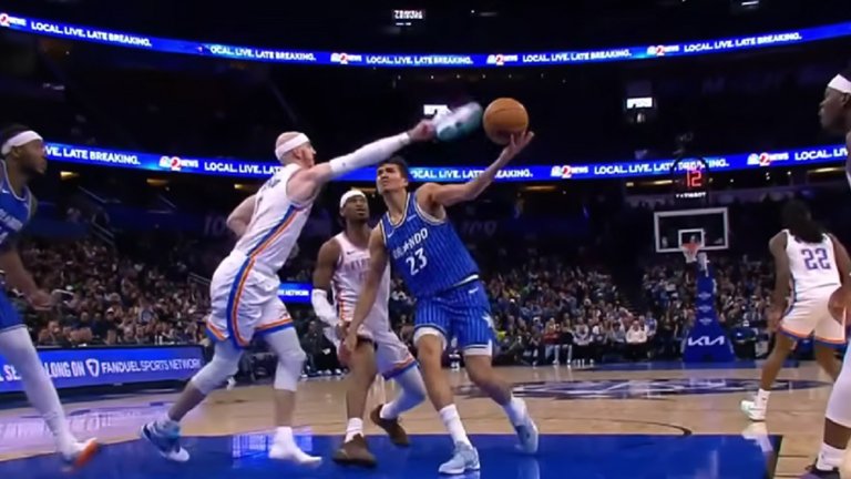 Caruso’s Shoe Block Goes Viral: “That’s Never Happened to Me Before” 1 Alex Caruso Shoes