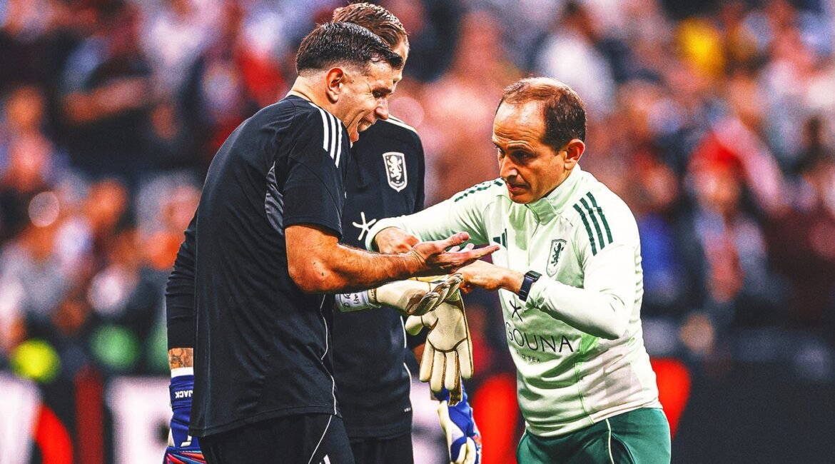 Argentina's Emi Martinez Breaks Finger, Could Miss Friendlies Before World Cup 2 dibu 1