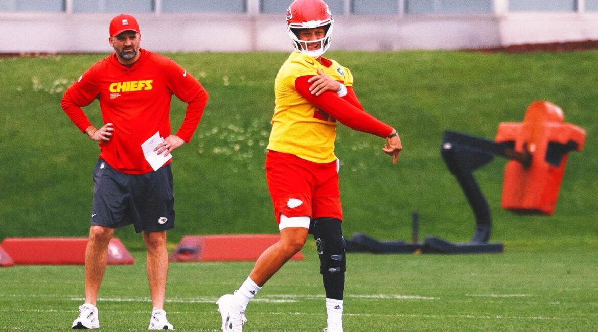 Patrick Mahomes Participates in Chiefs Voluntary Workouts, Targets Week 1 Return 2 mahomesfront