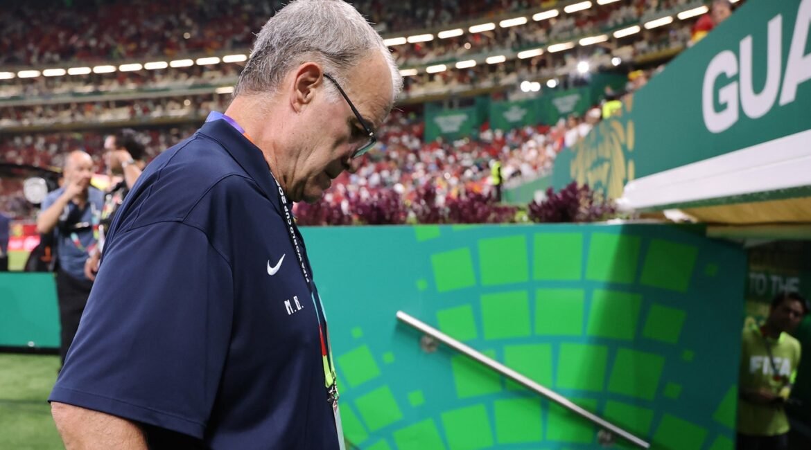 Bielsa On World Cup Defeat: 'What Do I Leave For Uruguayan Soccer? Nothing.' 2 bielsah1