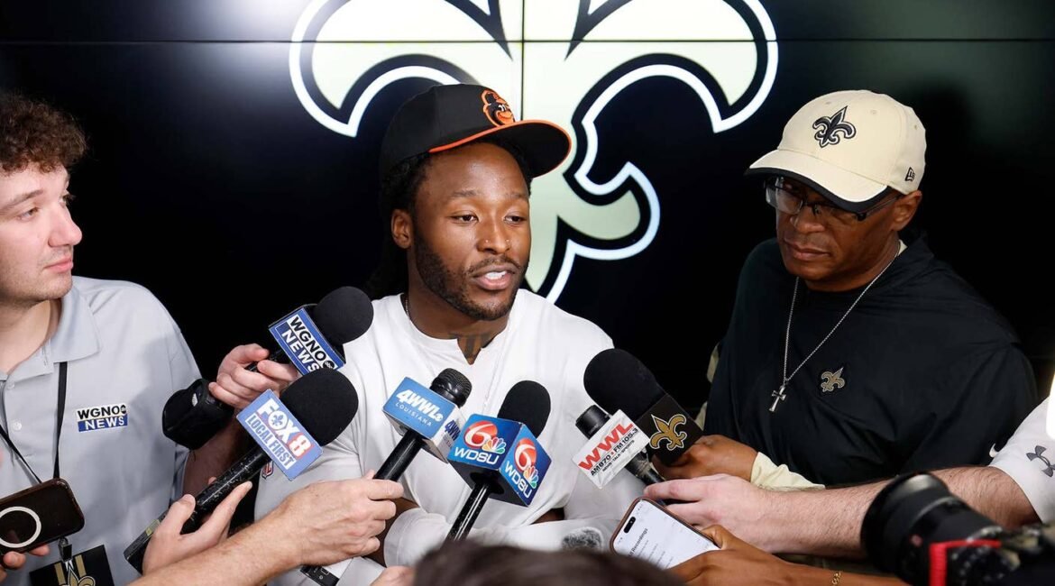 Alvin Kamara Attends Saints OTAs Amid Backfield Restructuring and Trade Interest 2 kamarafront