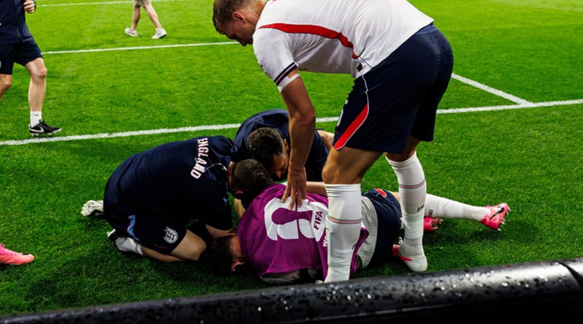 Jordan Henderson Returns To England Camp After Wrist Surgery For Freak Injury 2 henderson2