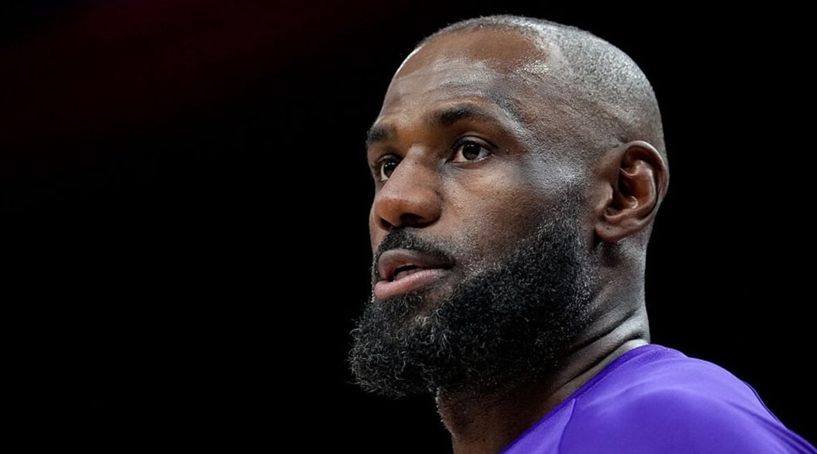 LeBron James Odds: How Will 'The King' Perform In Year 24? 2 lebron 726