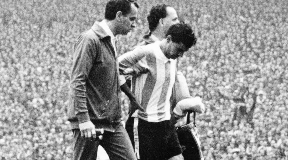 Argentina's Antonio Rattín Dies; 1966 World Cup Dismissal Led To Red & Yellow Cards 2 rattin