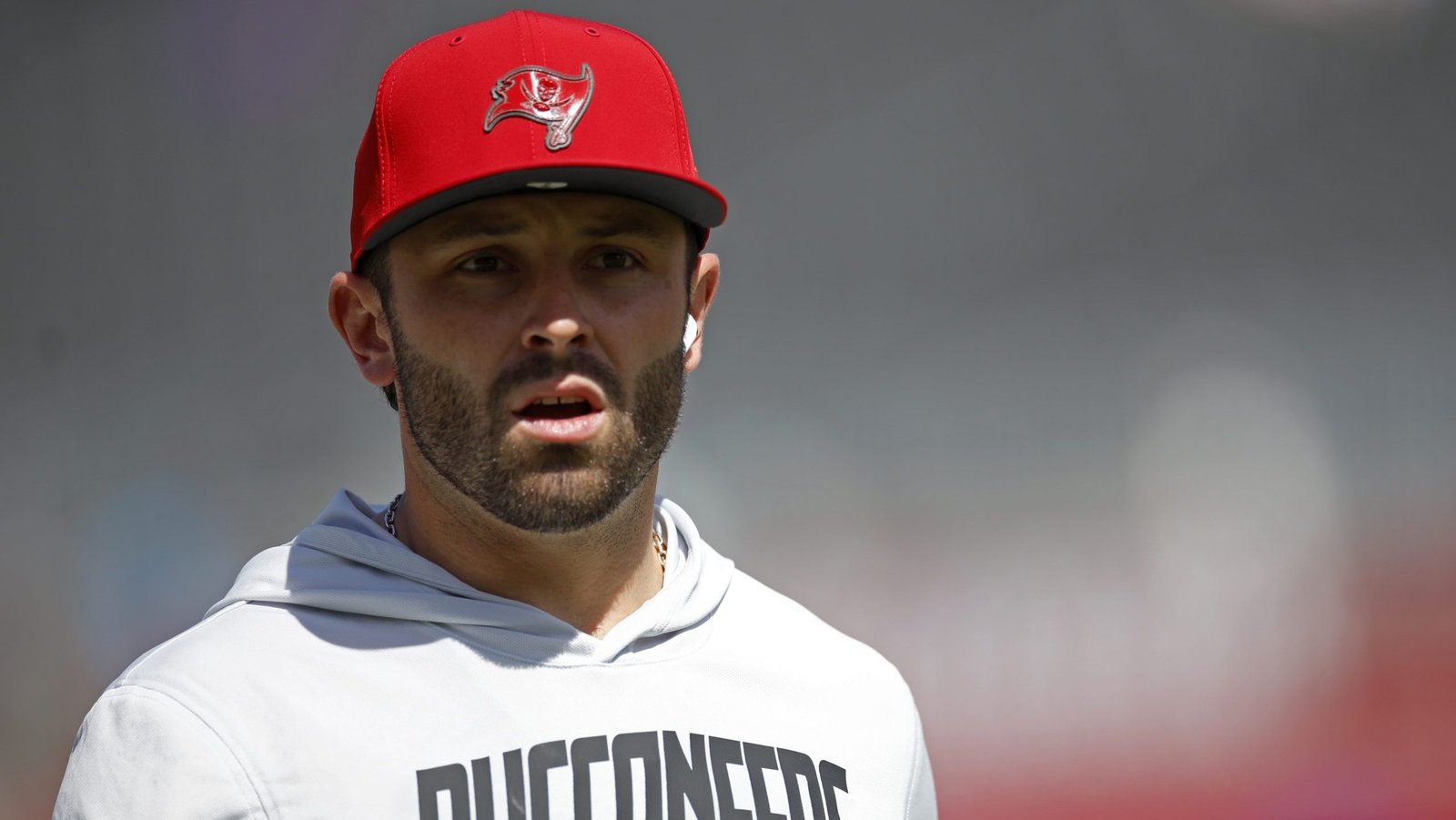 Baker Mayfield Exits Loss vs Vikings With Dislocated Thumb