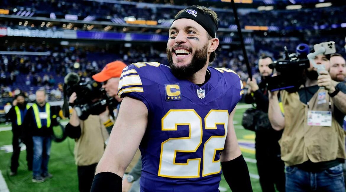 'The Hitman' Returns: Harrison Smith Agrees To Return For 15th Season In Minnesota 2 vikings 1